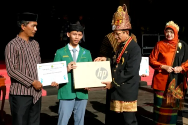 Valzan Siswa MAN IC Pekalongan Raih 24 LOA Kampus Luar Negeri