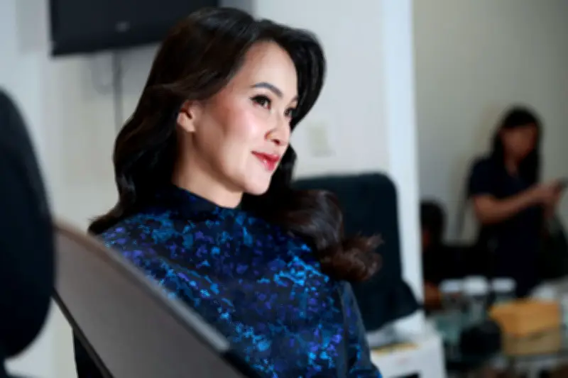 Video Sherly Tjoanda Bagikan Bantuan Modal di Facebook Hoaks
