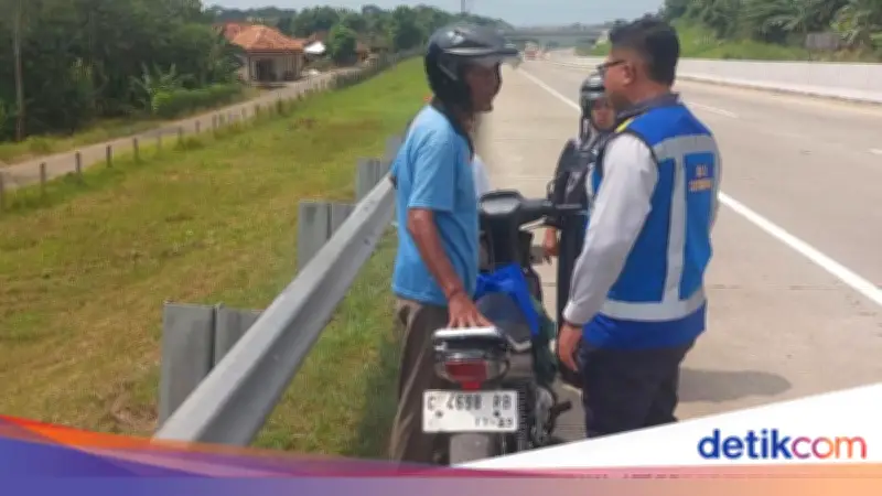Viral Pemotor Bonceng 3 Nekat Masuk Tol Batang Lawan Arah