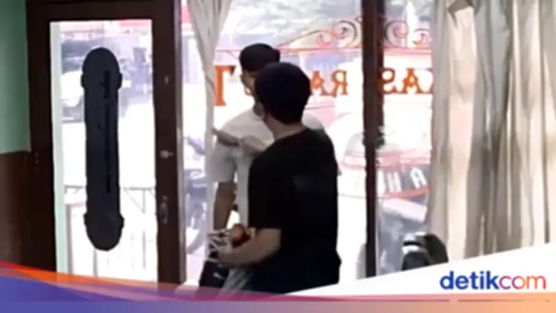 Viral Pria di Jaksel Pukul Kapster gegara Tak Puas Hasil Cukuran
