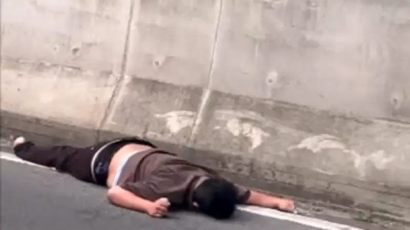 Viral Pria Tergeletak di Tol Cawang Diduga Bunuh Diri, Polisi Selidiki