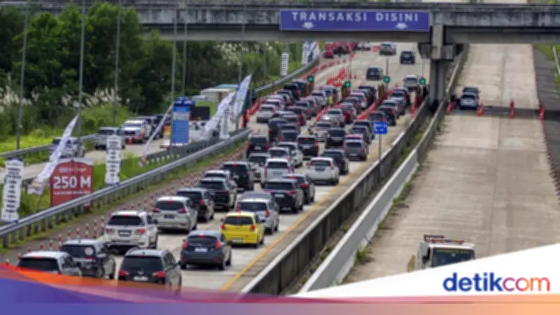 Volume Kendaraan Naik, Tol Jakarta-Cikampek Km 55-65 Berlakukan Contraflow