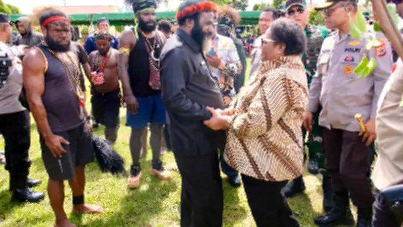 Wamendagri Ribka Haluk Kawal Perdamaian Konflik Suku di Wamena dengan Ritual Adat