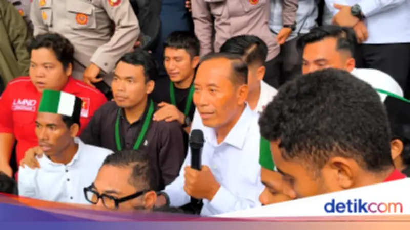 Wamendiktisaintek Temui Mahasiswa, Pastikan Tak Ada Penutupan Prodi