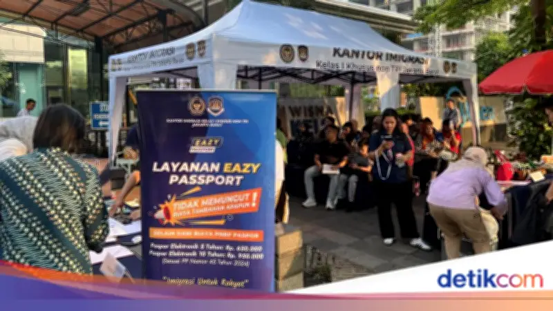 Warga Senang Bikin Paspor di CFD HI: Bantu yang Sibuk Hari Kerja