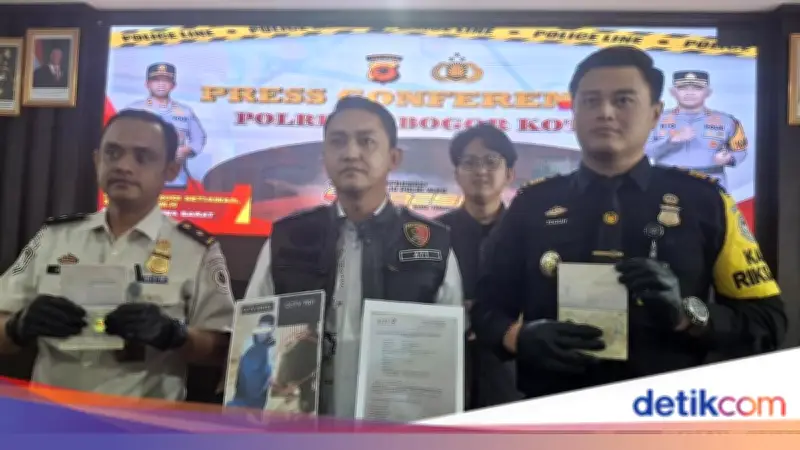 WN China Bertopeng Messi Diduga Komplotan Pencuri Antar Negara, Dibekuk di Bogor