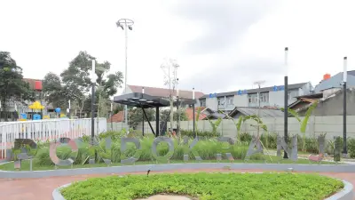 Alun-alun Pondok Ranji Ramai Dikunjungi Warga Sejak Dibuka