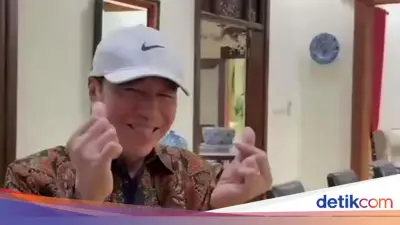 Anak Muda Nyanyikan 'Mas Bahlil Ganteng' di Depan Rumah Jokowi, Jokowi Ikut Finger Heart