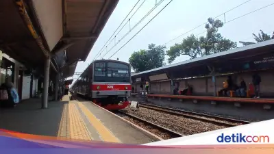 Banjir Genangi Jalur KRL Kebayoran-Pondok Ranji, Perjalanan Terganggu