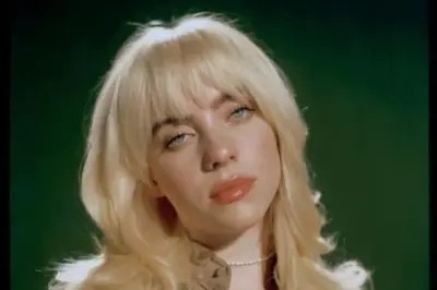 Billie Eilish Bicara Soal Tourette Syndrome, Tekan Tic Saat Wawancara