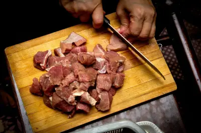 Cara Hilangkan Bau Amis Daging Kurban, Pakar IPB Beri Tips