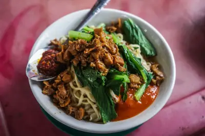 Cara Membuat Mie Ayam Ala Kaki Lima, Kenyal dan Bumbu Ayam Meresap
