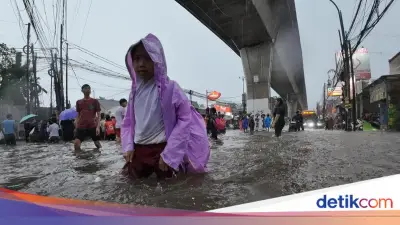 Cuaca Tak Menjelang Kemarau, BMKG Ungkap Penyebab Hujan Masih Deras