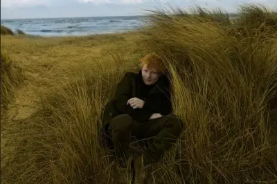 Ed Sheeran dan Warner Music Berpisah Setelah 15 Tahun