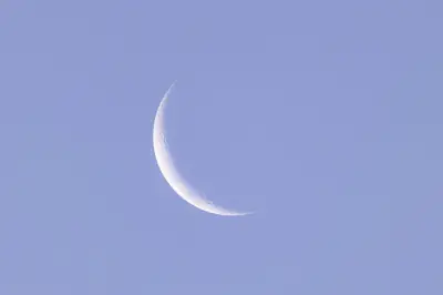 Fenomena Langit Mei 2026: Earthshine hingga Micro Blue Moon
