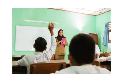 Hoaks! Guru Honorer Dilarang Mengajar di Sekolah Negeri 2027