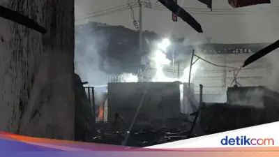 Kebakaran Besar Landa Permukiman Padat di Gandamekar Cikarang Barat