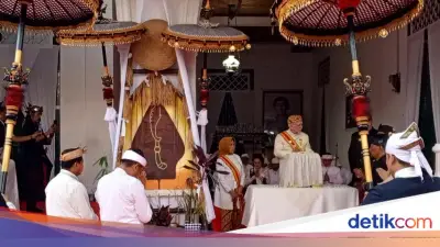 Kirab Budaya Milangkala Tatar Sunda Pamerkan Mahkota Binokasih Asli