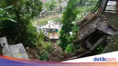 Longsor Tebing 30 Meter Timpa Lima Rumah di Bogor, Satu Luka