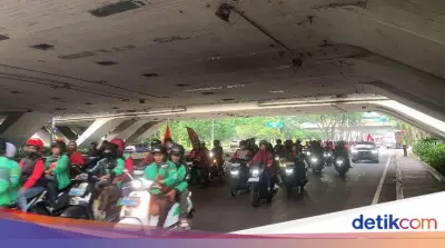 Massa Buruh Konvoi dari Semanggi ke Monas Ikuti May Day 2026