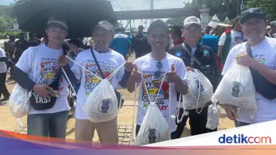 Presiden Prabowo Bagikan Paket Sembako ke Buruh di May Day 2026