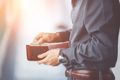 Pria Florida Kembalikan Tas Berisi Rp 531 Juta yang Ditemukan di Toilet