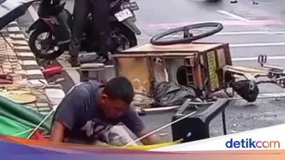 Pria Ngamuk Rusak Gerobak PKL di Kalibata, Bukan Mabuk tapi Kesurupan