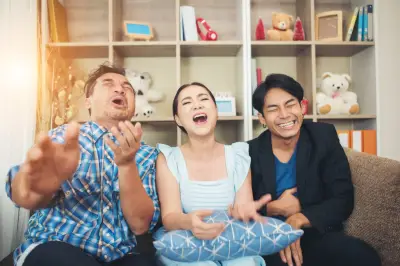 Sering Tertawa Hiburan Receh Bisa Jadi Tanda Brainrot, Kata Guru Besar UI