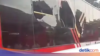 Tabrakan 2 Bus Transjakarta di Depo Kampung Rambutan, Bodi dan Kaca Pecah