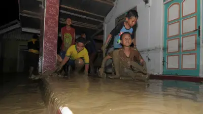 Tanggul Sungai di Poso Jebol, 25 Rumah Terendam Banjir