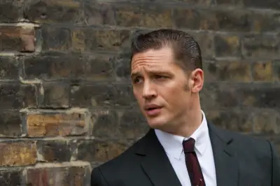Tom Hardy Dikabarkan Hengkang dari Serial Mobland Musim Ketiga