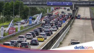 Volume Kendaraan Naik, Tol Jakarta-Cikampek Km 55-65 Berlakukan Contraflow