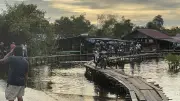 13 Jembatan Gantung di Sintang Putus Akibat Banjir, Distribusi Bantuan Terhambat