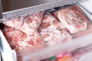 6 Cara Menyimpan Daging Mentah di Freezer Agar Awet dan Tetap Segar