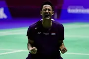 Alwi Farhan Kalahkan Unggulan Pertama Shi Yu Qi di Singapore Open 2026