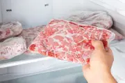 Apakah Daging Beku Berbulan-Bulan Masih Aman Dimakan?