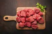 Berapa Lama Daging Kurban Mentah Aman Disimpan di Kulkas?