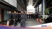 Brimob Siaga Ketat Jaga Gedung Perkantoran Hayam Wuruk Pagi Ini