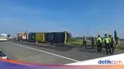 Bus Terguling di Tol Jombang-Mojokerto Akibat Sopir Mengantuk, 9 Terluka