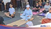Cerita di Balik Jokowi Ikut Yoga Bareng Warga di Depan Rumahnya