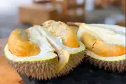 China Impor 50.300 Ton Durian Thailand via Kereta Ekspres