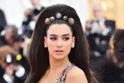 Dua Lipa Gugat Samsung Rp 245 Miliar karena Foto Digunakan Tanpa Izin