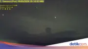 Gunung Semeru Erupsi Dua Kali Malam Ini, Disertai Awan Panas Guguran