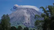 Gunung Semeru Erupsi Malam Ini Disertai Awan Panas, Warga Diimbau Siaga