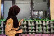 Hoaks Dapur Makan Bergizi Gratis Dirusak Warga karena Anak Keracunan