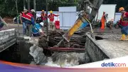 Jalan Amblas Lenteng Agung: Turap Air Dibongkar Petugas SDA