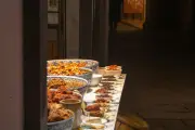 Jual Nasi Goreng Pakai Jas, Pria China Raup Ribuan Dollar