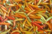 Kenapa Harus Tabur Garam Sebelum Goreng Cabai? Ini Penjelasannya
