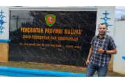 Kisah Hairudin, Guru Terpaksa Copot Baju Dinas ke Sekolah Saat Laut