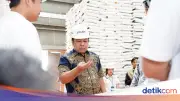 Legislator Gerindra Salurkan Bantuan Pangan untuk Lansia di Banjar